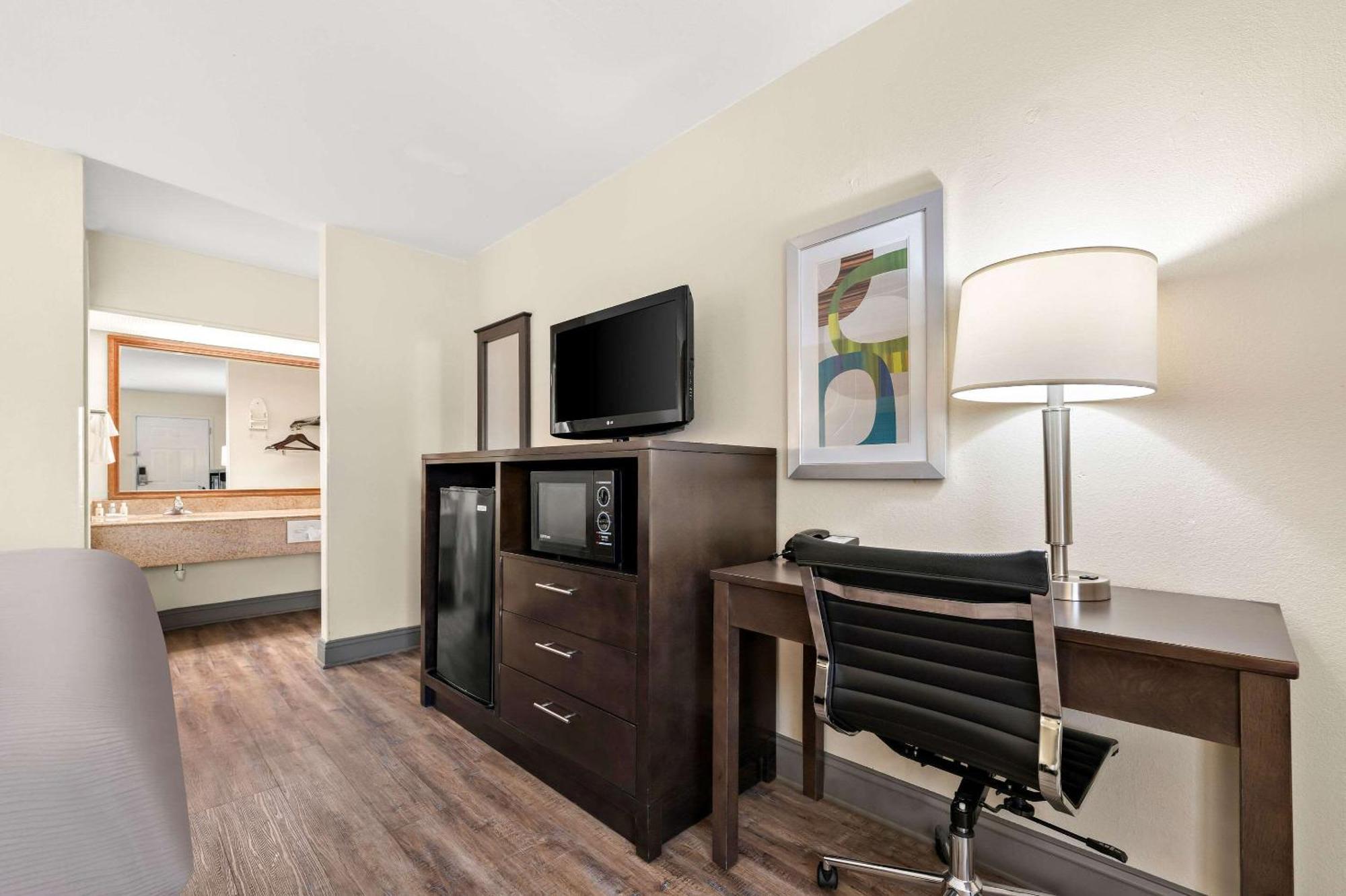 Quality Inn Pelham I-65 Exit 246 Esterno foto